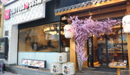 Tập đoàn Chiyoda Sushi Nhật Bản với chuỗi hệ thống các nhà hàng sushi gồm hơn 200 chi nhánh trải dài khắp Nhật Bản. Mang theo sứ mệnh “Đại chúng hóa Sushi”, với mục tiêu cung cấp cho thực khách ở khắp nơi trên thế giới tận hưởng hương vị món ăn “chuẩn Nhậ